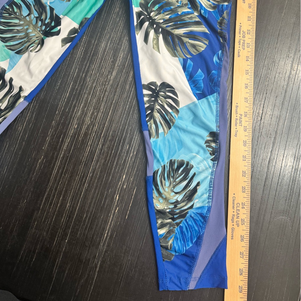 Bally Total Fitness Capri Leggings Blue Tropical Palm Print Mesh Size M - Picture 7 of 9